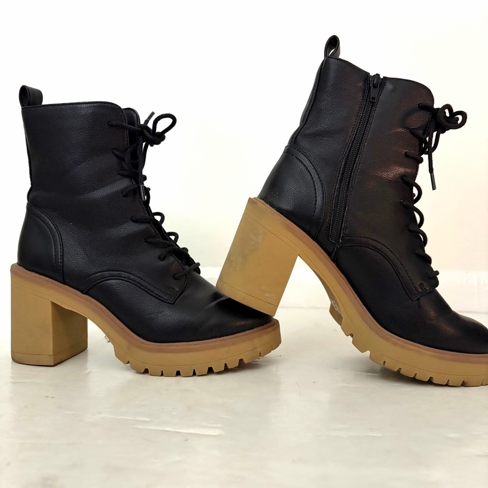 Dolce Vita Black Combat Boots Lug Sole Block Heel Size 8.5 - Picture 5 of 8